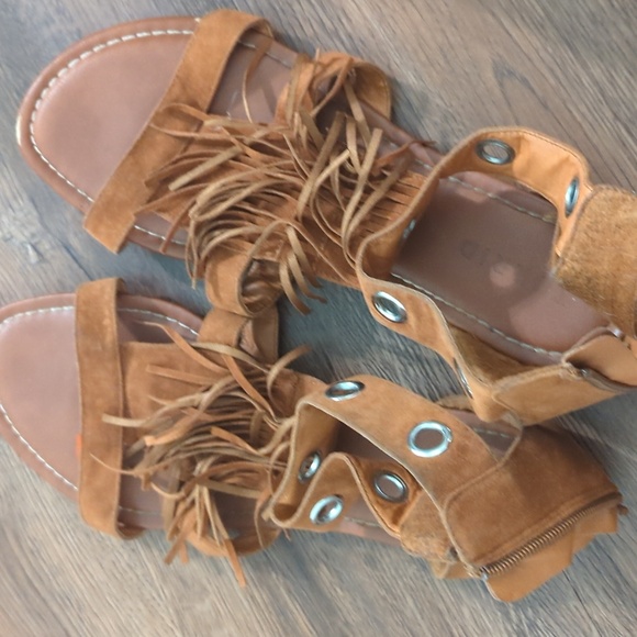 Three pairs of cute sandals - Picture 3 of 4